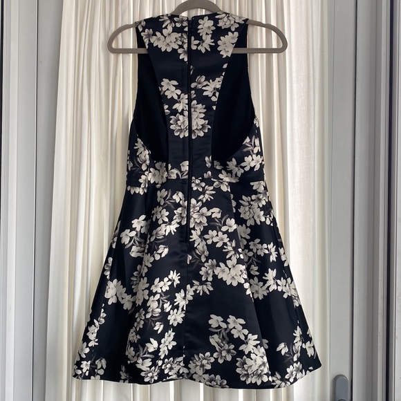 COPY - Alice + Olivia - beautiful black dress with white floral pattern - size … - Picture 4 of 7